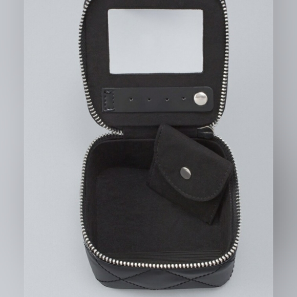 CHICOS New Necklace, 3 Bracelets & WHBM Mini Jewerly Box 🎁 - Picture 10 of 17